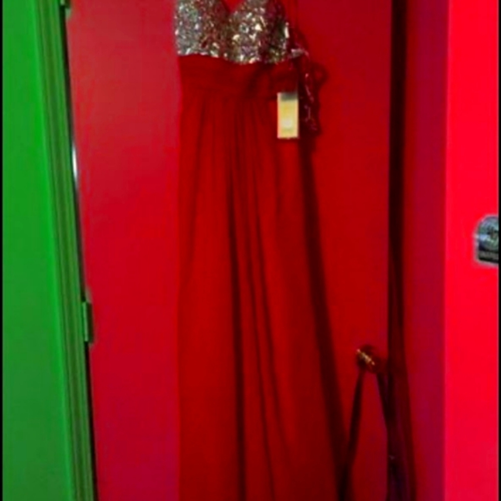 Spaghetti Strap, Red, straight and flowy formal w/rhinestones cc on top